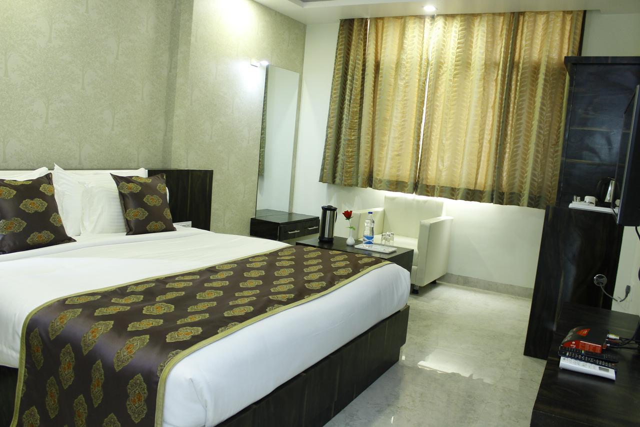 Tulip Continental Hotel Hamirgarh Exterior foto