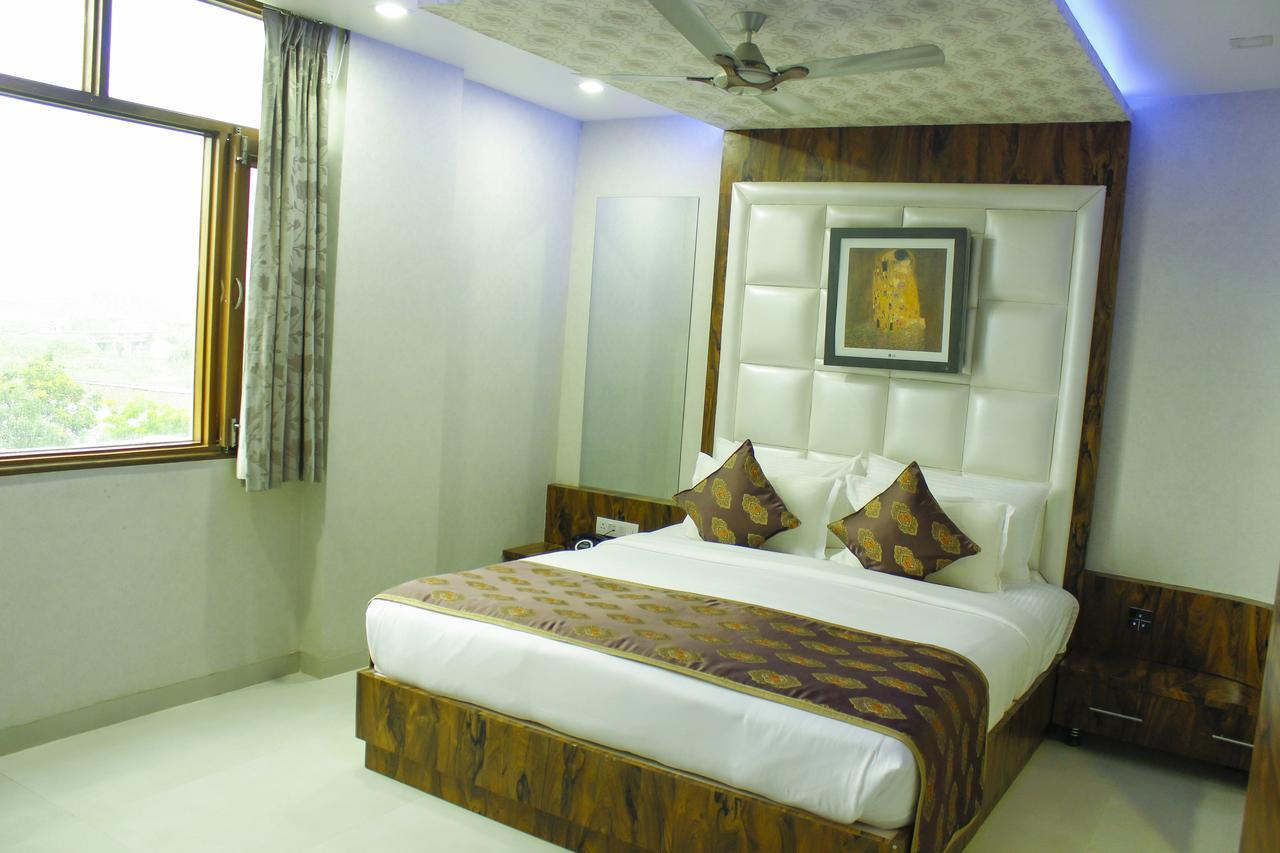 Tulip Continental Hotel Hamirgarh Exterior foto